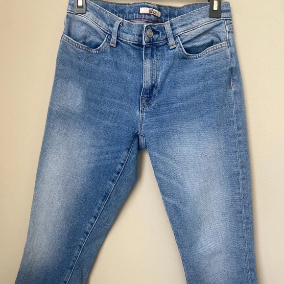 Tommy Hilfiger Denim Women's 6 Embroidered Distressed Raw Hem Stretch Blue Jeans - Picture 6 of 16